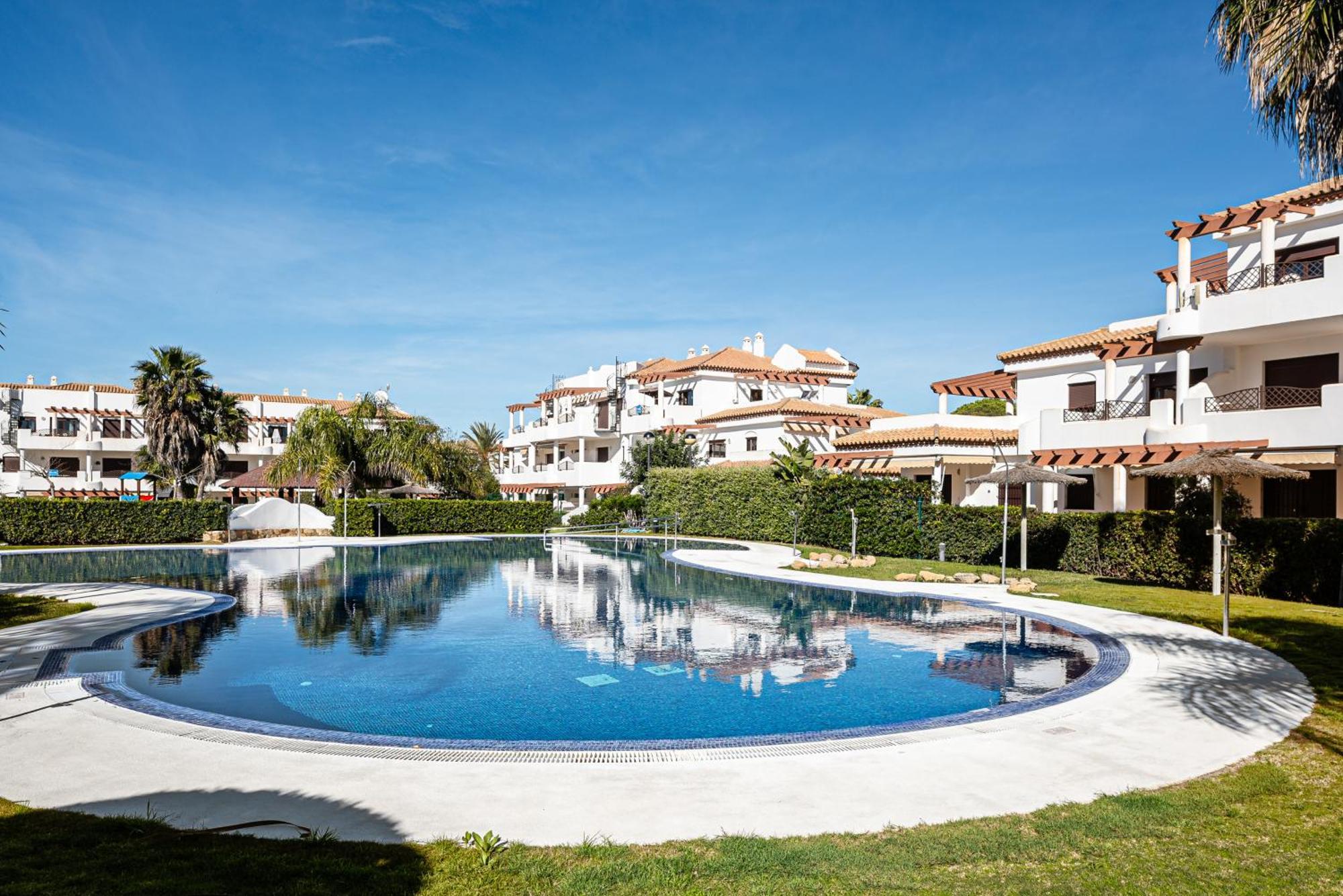 Apartamento Familiar Muy Soleado Cerca De La Playa Y Parking Incluido Chiclana de la Frontera Exterior photo