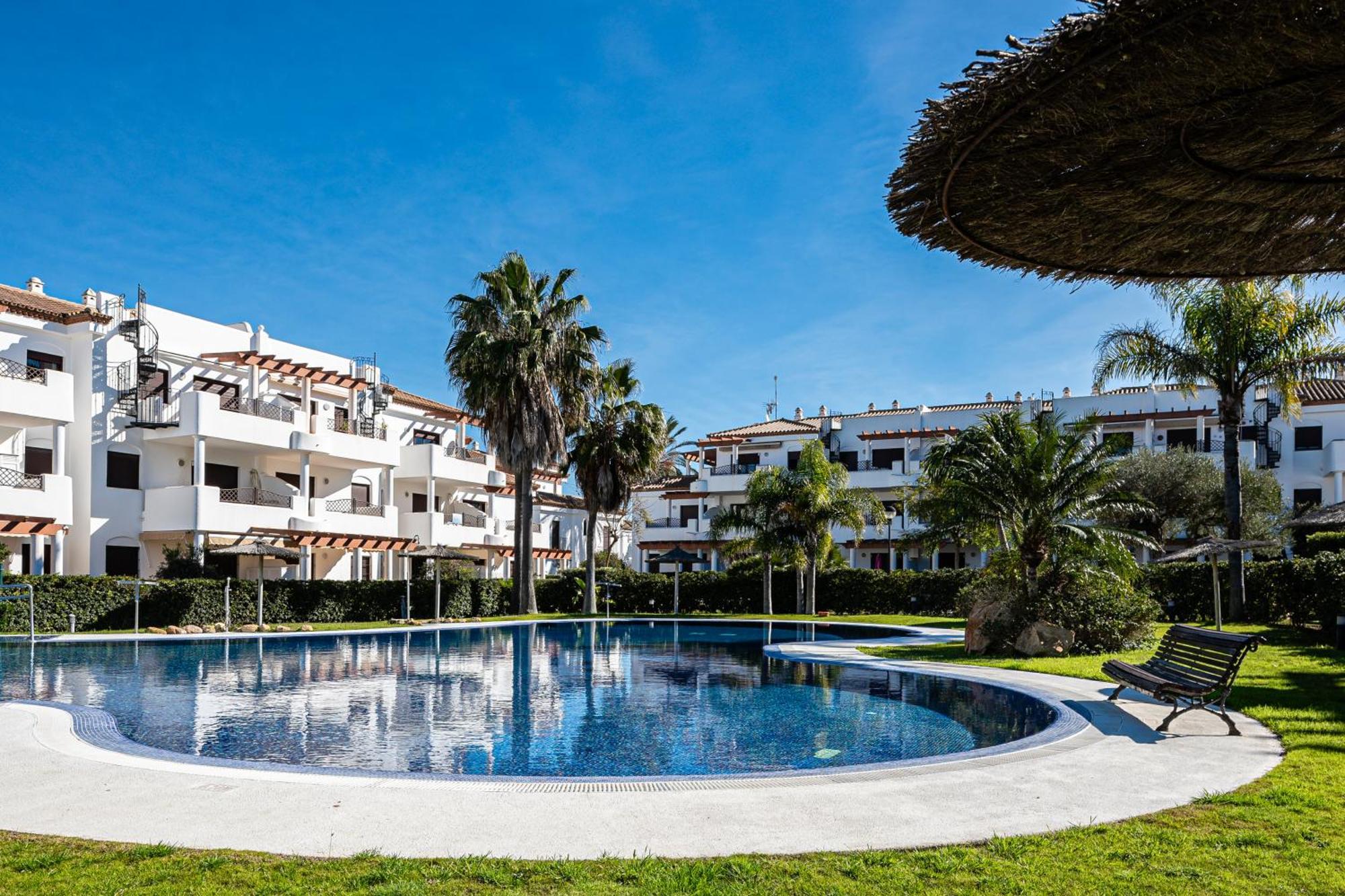 Apartamento Familiar Muy Soleado Cerca De La Playa Y Parking Incluido Chiclana de la Frontera Exterior photo